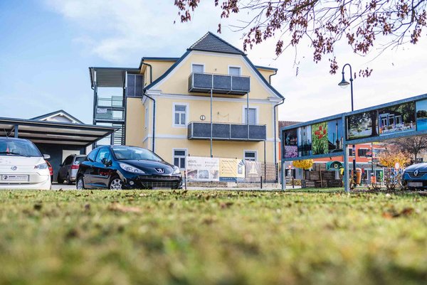 Aufnahme der Immobilie in Burgau aus der Froschperspektive