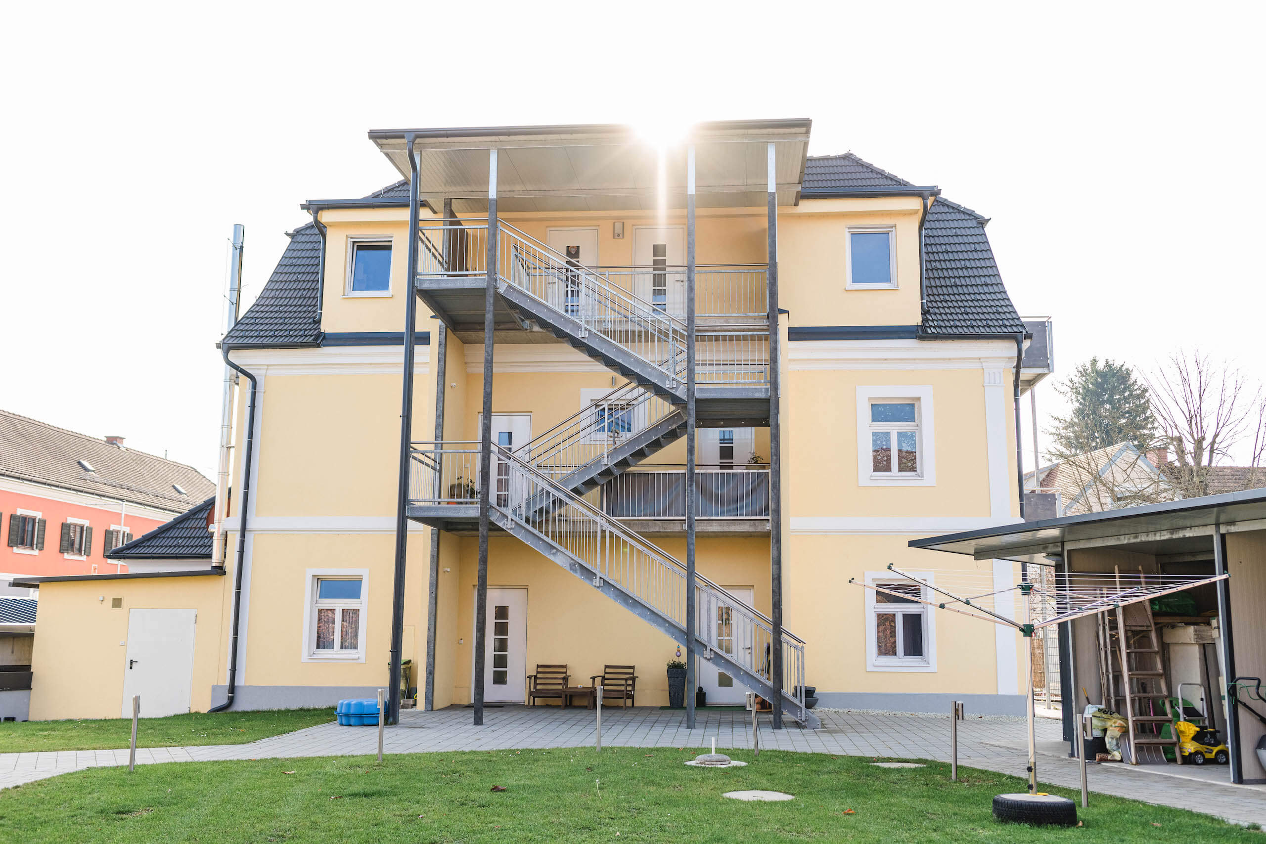 Aufnahme des Stiegenaufgangs der Immobilie in Burgau